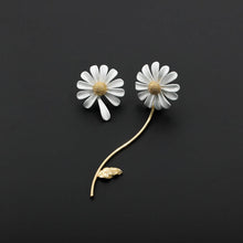 Load image into Gallery viewer, White Enamel Daisy Flower Vintage Elegant ring set
