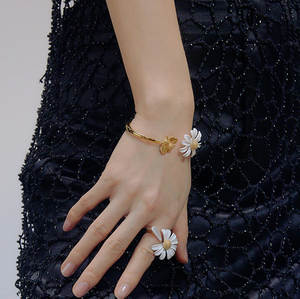 White Enamel Daisy Flower Vintage Elegant ring set