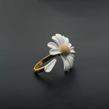 Load image into Gallery viewer, White Enamel Daisy Flower Vintage Elegant ring set
