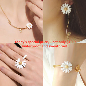 White Enamel Daisy Flower Vintage Elegant ring set