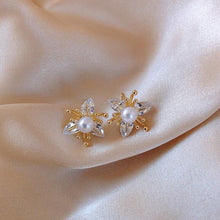 Load image into Gallery viewer, Crystal &amp; Pearl Flower Earrings
