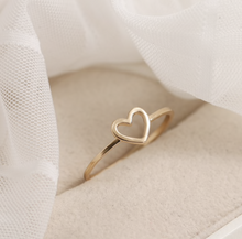 Load image into Gallery viewer, Simple Heart Design Ring
