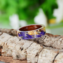 Load image into Gallery viewer, Violet &amp; Gold Wood Flower Ring
