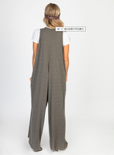 Load image into Gallery viewer, Jumpsuit stricken
