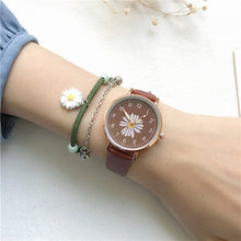 Load image into Gallery viewer, Daisy Flower Vintage Elegant Watch
